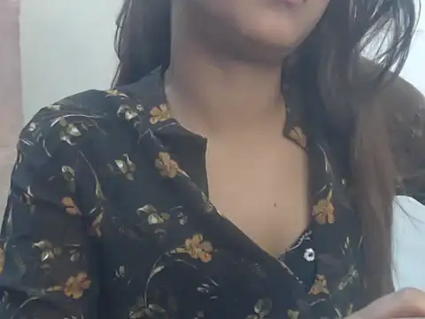 nancyruvi (F teen) - full nude in public