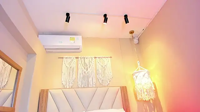 NahimiThompson webcam