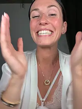  lola_tentatiion chat room