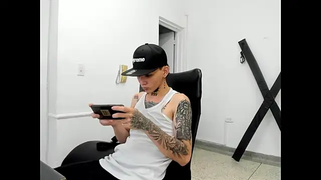 StraightBoy_Nick webcam