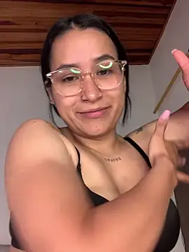 Val12777 Stripchat cam model