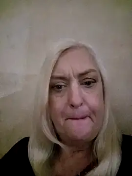 julia20x - Julia20X's free webcam - UK Sex Cams