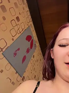 LittleChaosQueen webcam