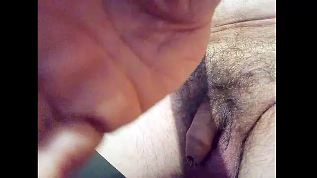 hairyuncut00 - Hairyuncut00's free webcam - UK Sex Cams