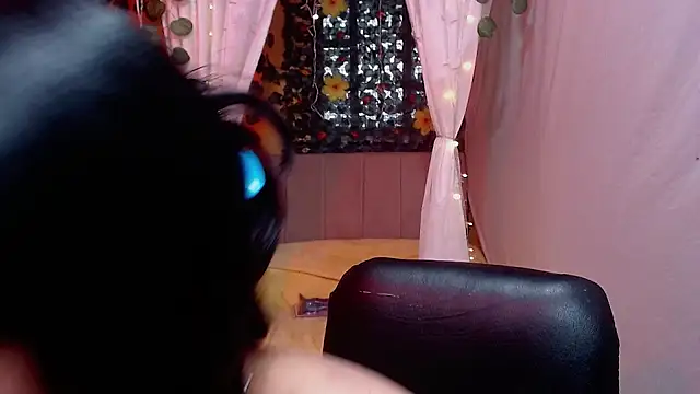 lilysmile - Lilysmile's free webcam - UK Sex Cams