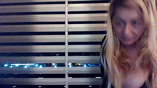 _karolynesyera_ webcam