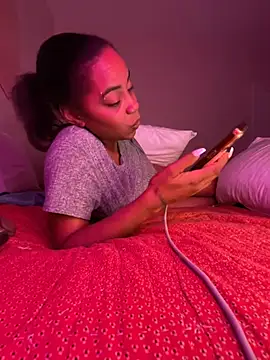 TheRealOshunQueen webcam