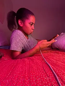 TheRealOshunQueen webcam