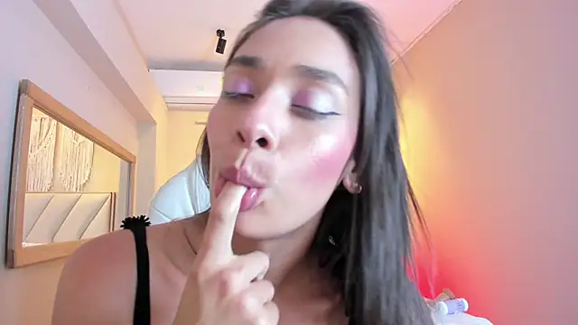 NahimiThompson webcam