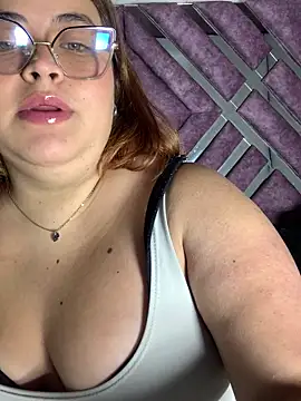 ZoeBennett_Pink webcam