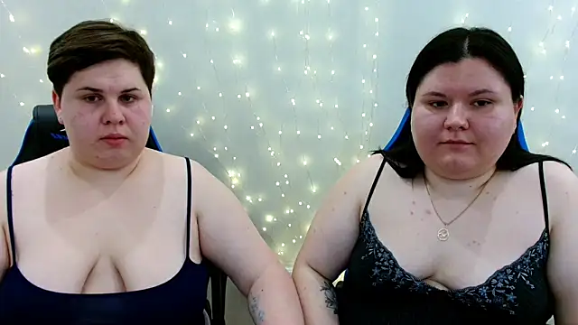 BeckyAndHellen webcam