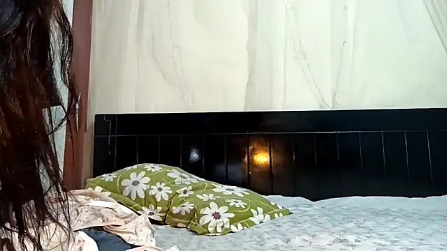 YourDesi_Laila_ webcam