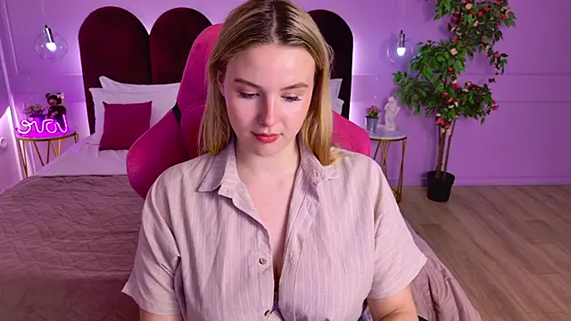 CharlotteAtwoood webcam