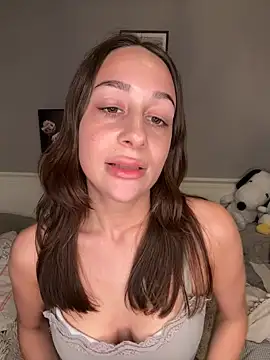 Webcam Model (ChiaraSommer)  is live.Free join now!