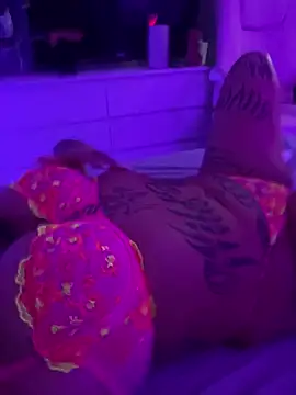 _MelinaCurves_ webcam