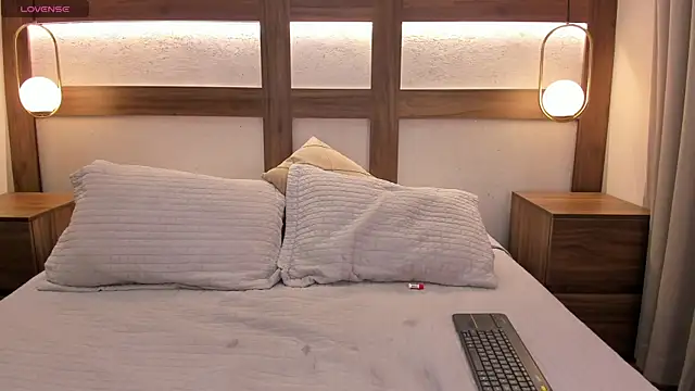 emii_lux - Emii_Lux's free webcam - UK Sex Cams