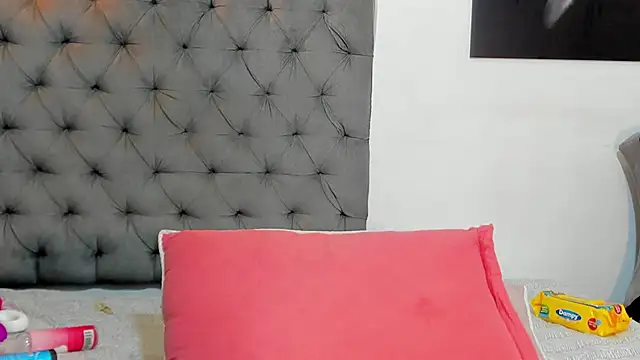 nahiroby_ebony webcam