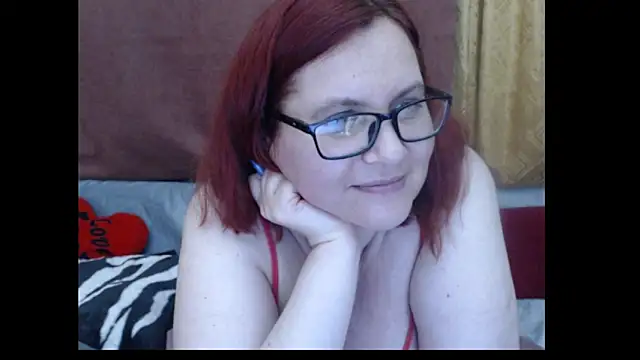 PlayfullMature webcam