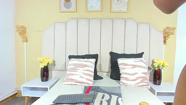 Sara_Hanks Live Webcam on Stripchat