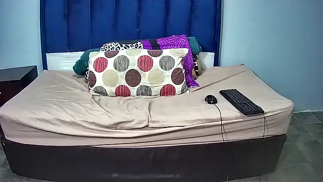 Exotic_FreakyQueen webcam