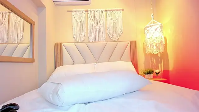 NahimiThompson webcam