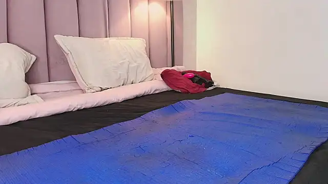 HallyBans Stripchat cam model