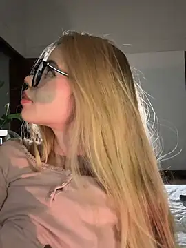 curchez_ (G young) - Big cum load on face + 🎁 for lasttipper