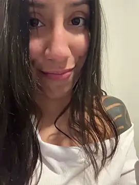 Webcam Model (NicolleCooper)  is live.Free join now!