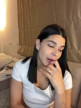 Webcam Model (Leah_Honey26)  is live.Free join now!