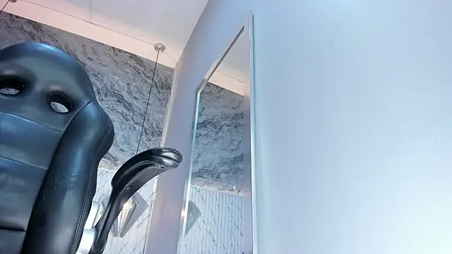 Esmeralda__18 webcam