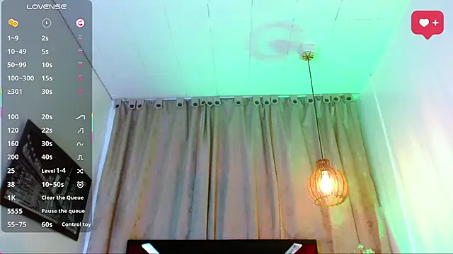 katha_Crawford webcam