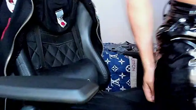 tommy_bred - Tommy_Bred's free webcam - UK Sex Cams