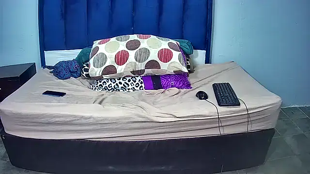 Exotic_FreakyQueen webcam