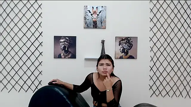 hotlatinaluna23 webcam