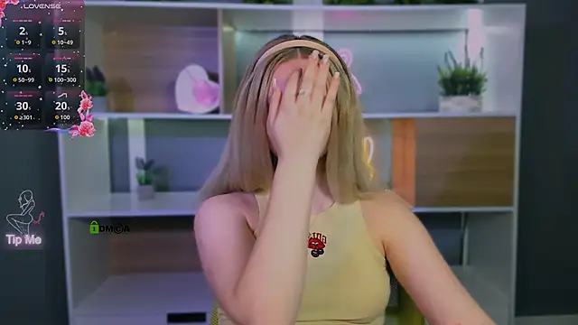 mila_glow1 (F teen) - show ass