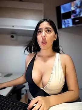 sofia_collins- (F young) - BOOBS OUT AT WORK?