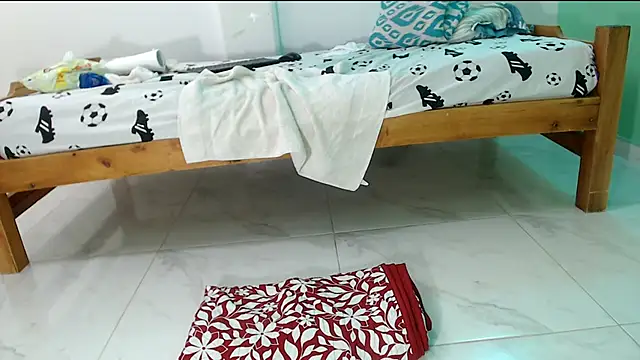 evaleribigtits18 webcam