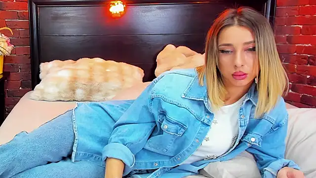 ChristynaRoss webcam