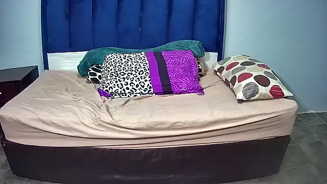 Exotic_FreakyQueen webcam