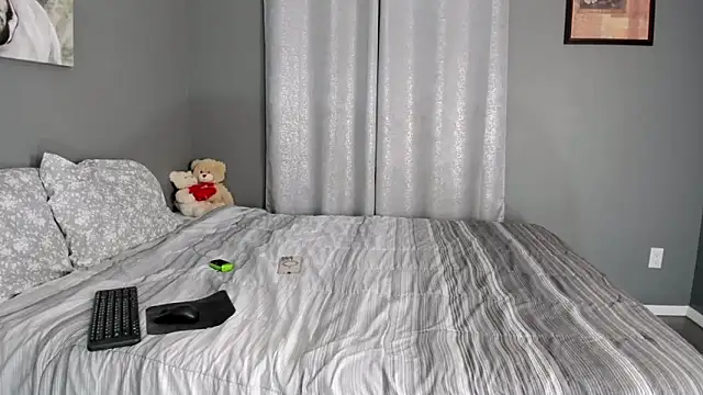 hotbeebee - Hotbeebee's free webcam - UK Sex Cams