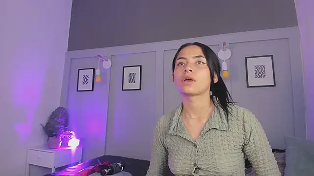 ivyy_sweet_ (F teen) - All naked