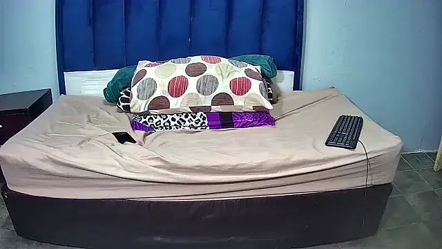 Exotic_FreakyQueen webcam