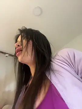 emmily_19 - Emmily_19's free webcam - UK Sex Cams