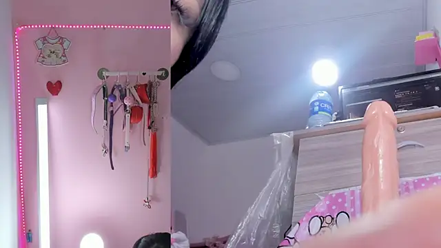 emily_foxxxii webcam