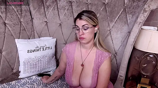 bustygizelle (F milf) - naked show play my pussy