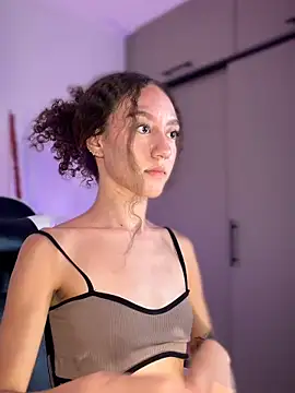 chloemoreti - ChloeMoreti's free webcam - UK Sex Cams