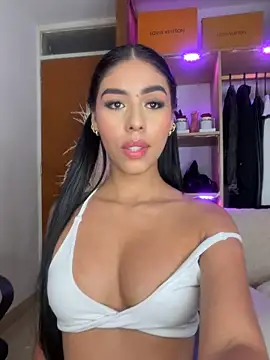 rossie_blooms (F teen) - She wants you to wet her💦💦💦