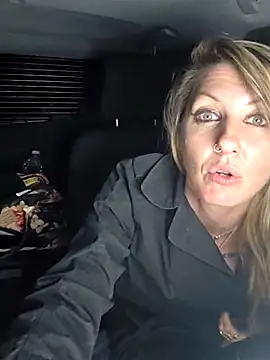 SheIsSomething webcam