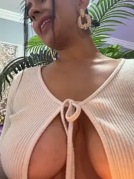 mau_white (F milf) - Take off my blouse and watch my titsjump