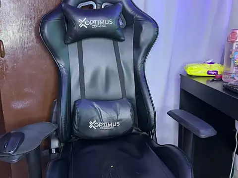 BigTitsGirl04 webcam